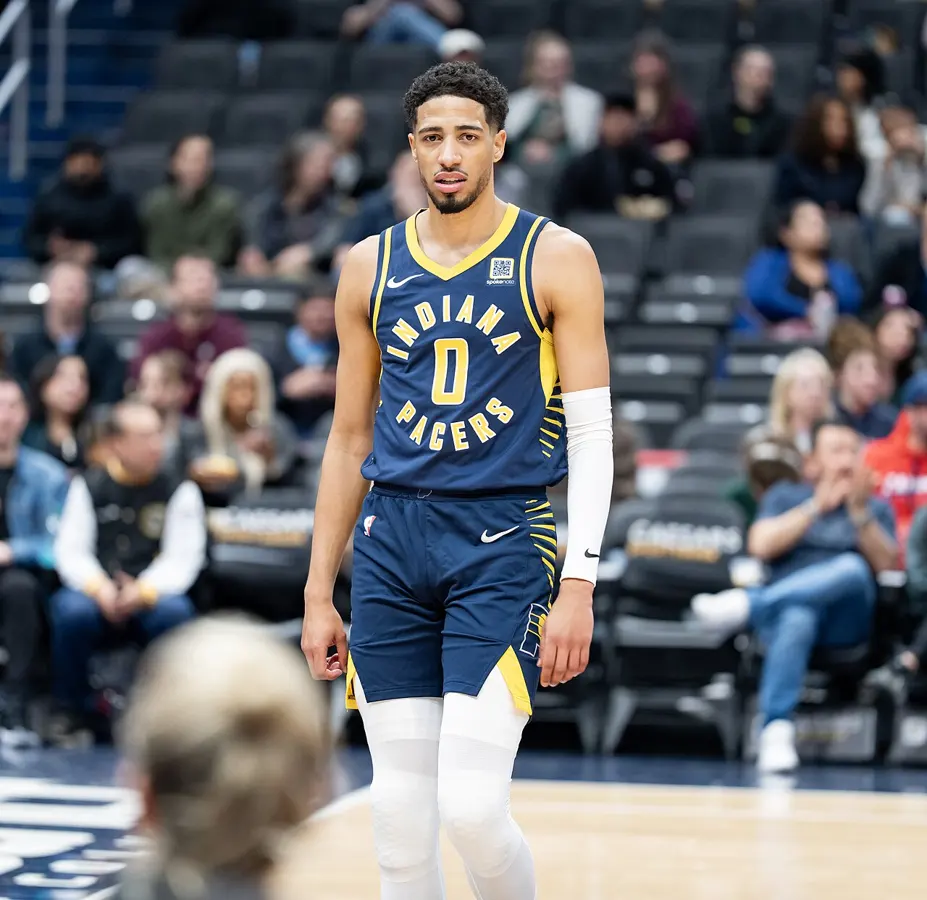 Jogador de basquete em quadra